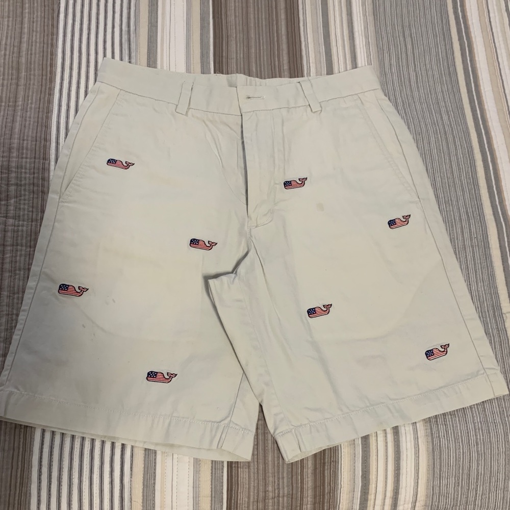 Vineyard Vines American flag whale print shorts